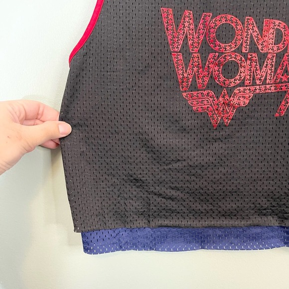 Wonder Woman Women's Scoop Neck Double Layer Mesh Muscle Tank Top Medium NWT - Picture 3 of 9